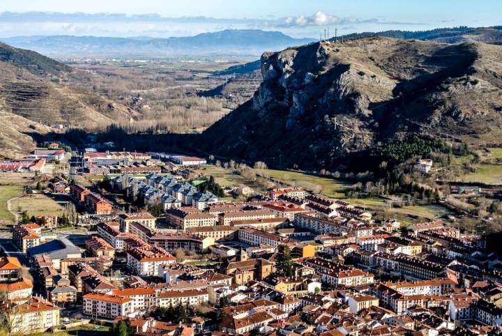 Desde la ermita de Santa Bárbara se contemplan unas espectaculares vistas del valle. Foto: shutterstock.