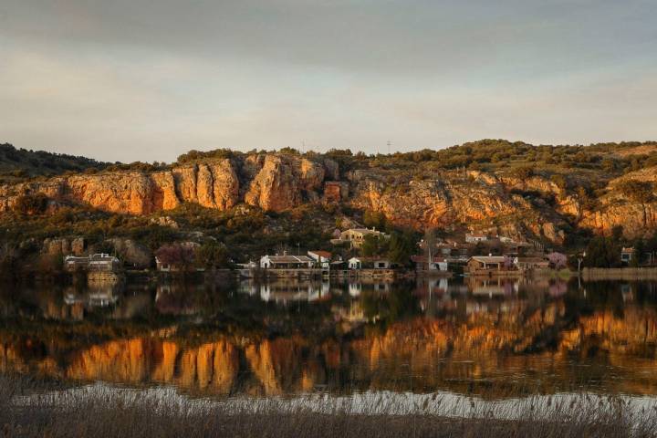 Las luces y los colores de la laguna San Pedro, en Albacete, enamoran. | Manuel Ruiz Toribio.