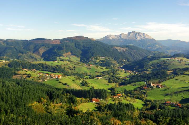 Valle de AramaioEl parque de Urkiola, bautizado por Alfonso XIII como 'la pequeña Suiza'. Foto: shutterstock.com