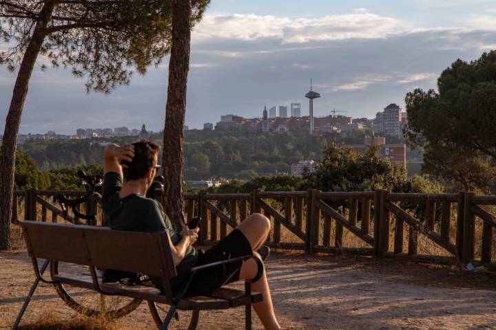 El mirador de la Sartén en la Casa de Campo, con el Madrid nuevo a la izquierda.