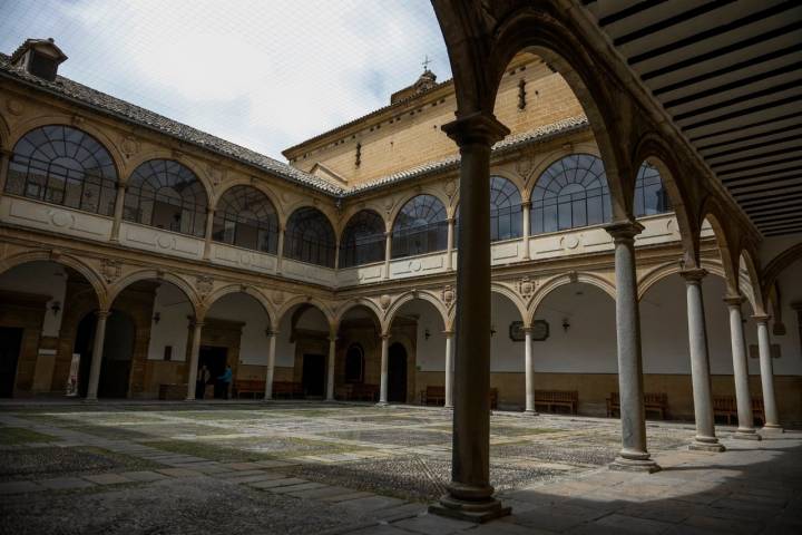 El patio del instituto también es un lugar en el que detenerse.