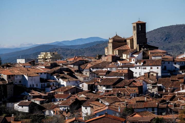 Vista del pueblo desde el mirador que han hecho en el Puente de Hierro.