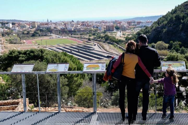 Vistas del pueblo La Vall D'Uxió desde el poblado íbero, que se encuentra justo en la cima del cerro San José.