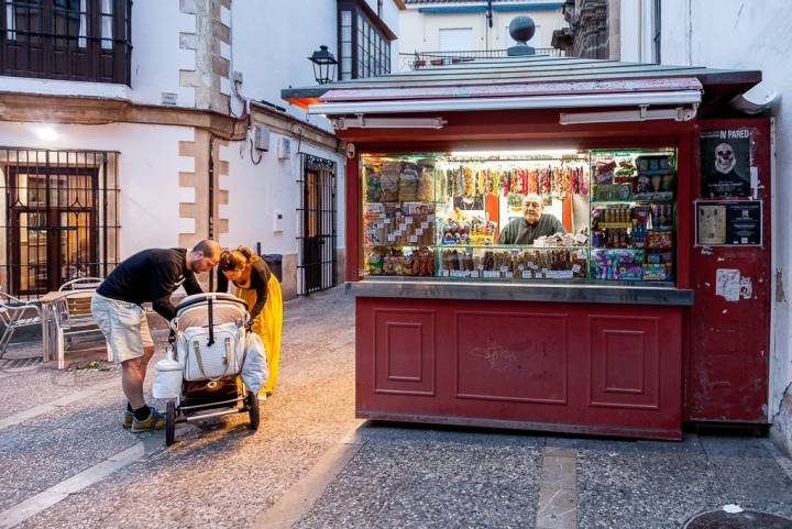 Este fotogénico quiosco inunda la calle con olor a caramelo. Foto: Alberto Criado.