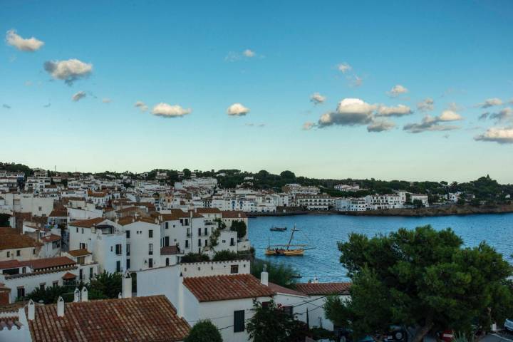 Cadaqués: casas blanca y cala