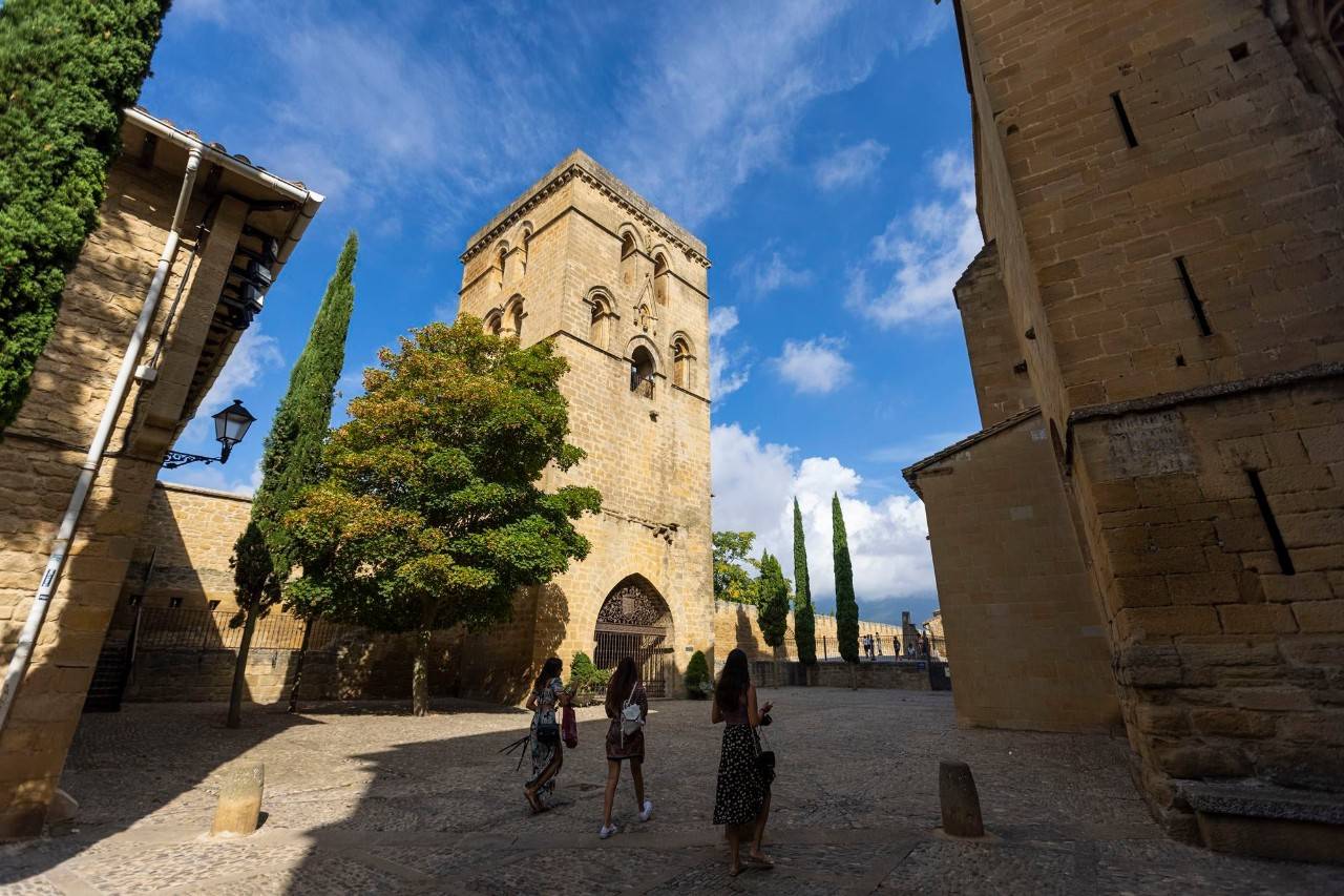 Una villa guerrera, señorial y vinatera