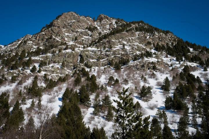 El lado de La Vall de Boí para acceder a Aigüestortes es muy escarpado.