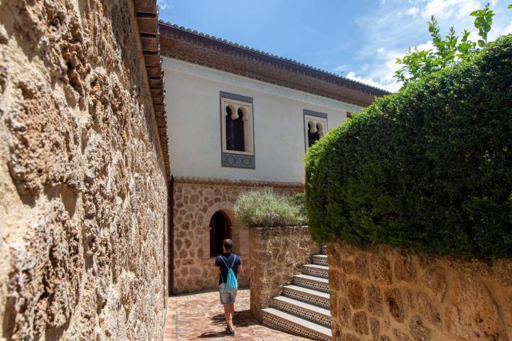 El palacio que está en la Avenida de la Alameda número 4 de Anna.