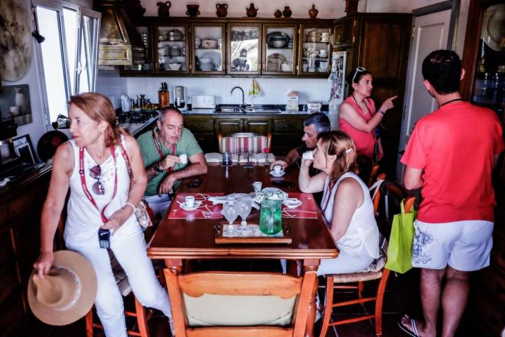 La cocina fue el punto de encuentro más importante de la casa, donde se sigue ofreciendo un café a todo el que llega.