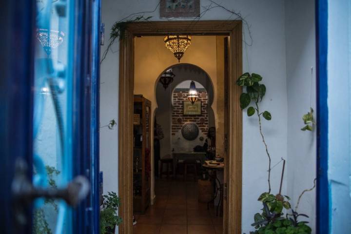 Entrada a la tetería La Almedina, en Almería.