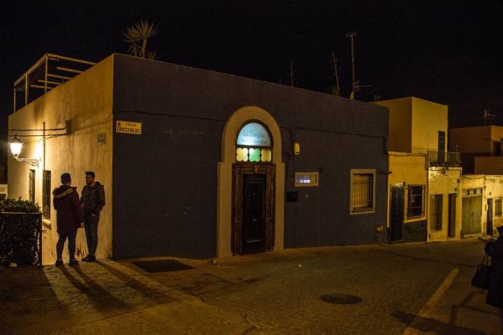 Entrada a la Asociación Cultural La Guajira, en Almería.