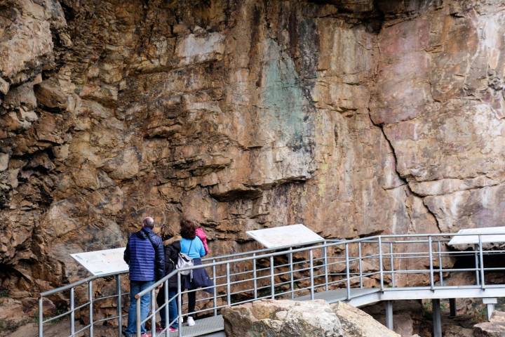 Cueva con pinturas rupestre en Cañamero, en la comarca de las Villuercas (Cáceres).