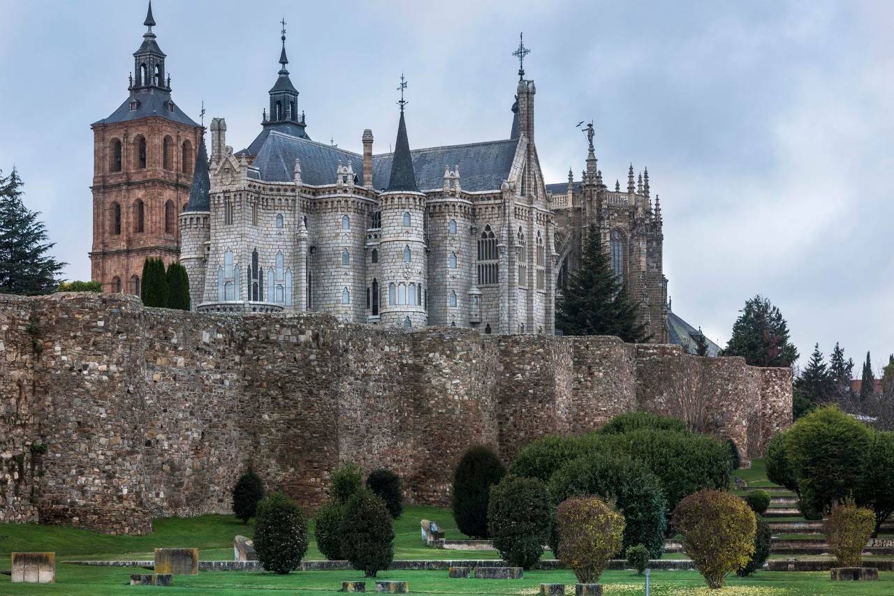 Los siete disfraces de Astorga y su héroe, Pedro Mato